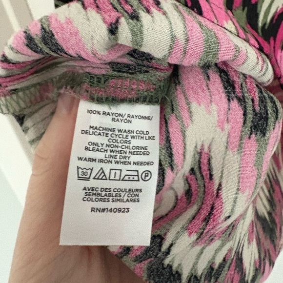 LOFT Ikat Palm Ruffle Shell Top S - Picture 8 of 8